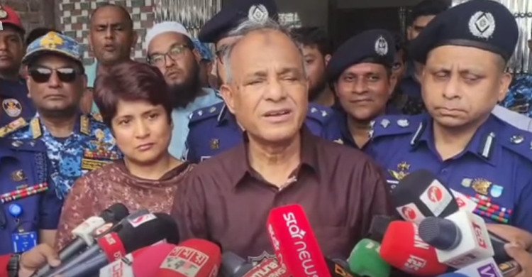 অবৈধ অস্ত্রের তথ্য দিলে মিলবে পুরস্কার, পরিচয় থাকবে গোপন: স্বরাষ্ট্র উপদেষ্টা